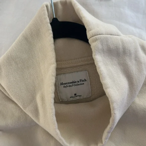 Abercrombie and fitch buttercream mock neck sweatshirt medium - Picture 3 of 4